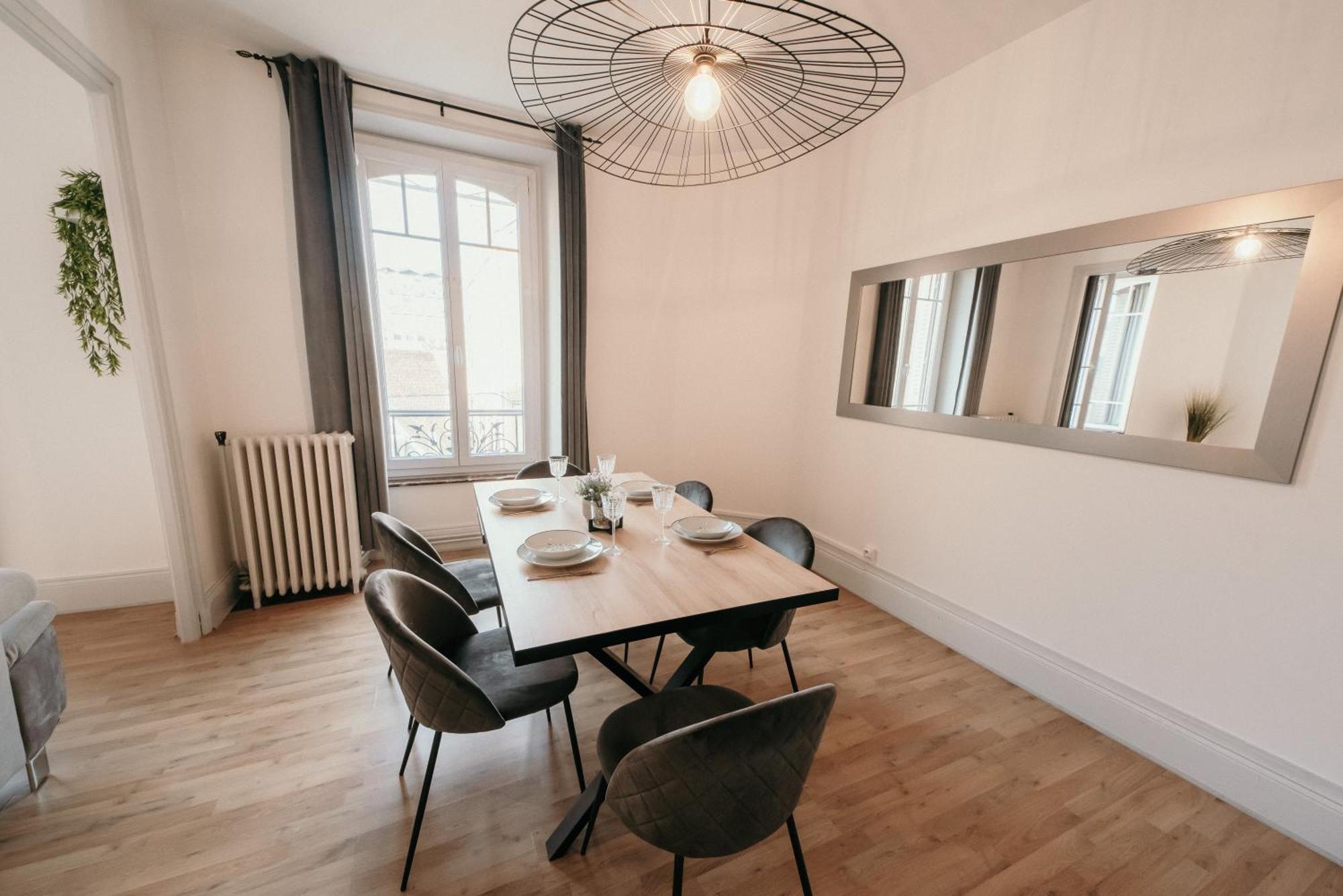 Appartement D'Alexandre Hyper Centre-Ville Charleville-Mézières Esterno foto