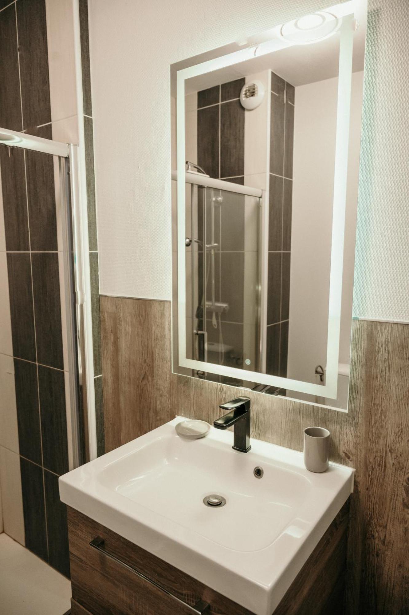 Appartement D'Alexandre Hyper Centre-Ville Charleville-Mézières Esterno foto